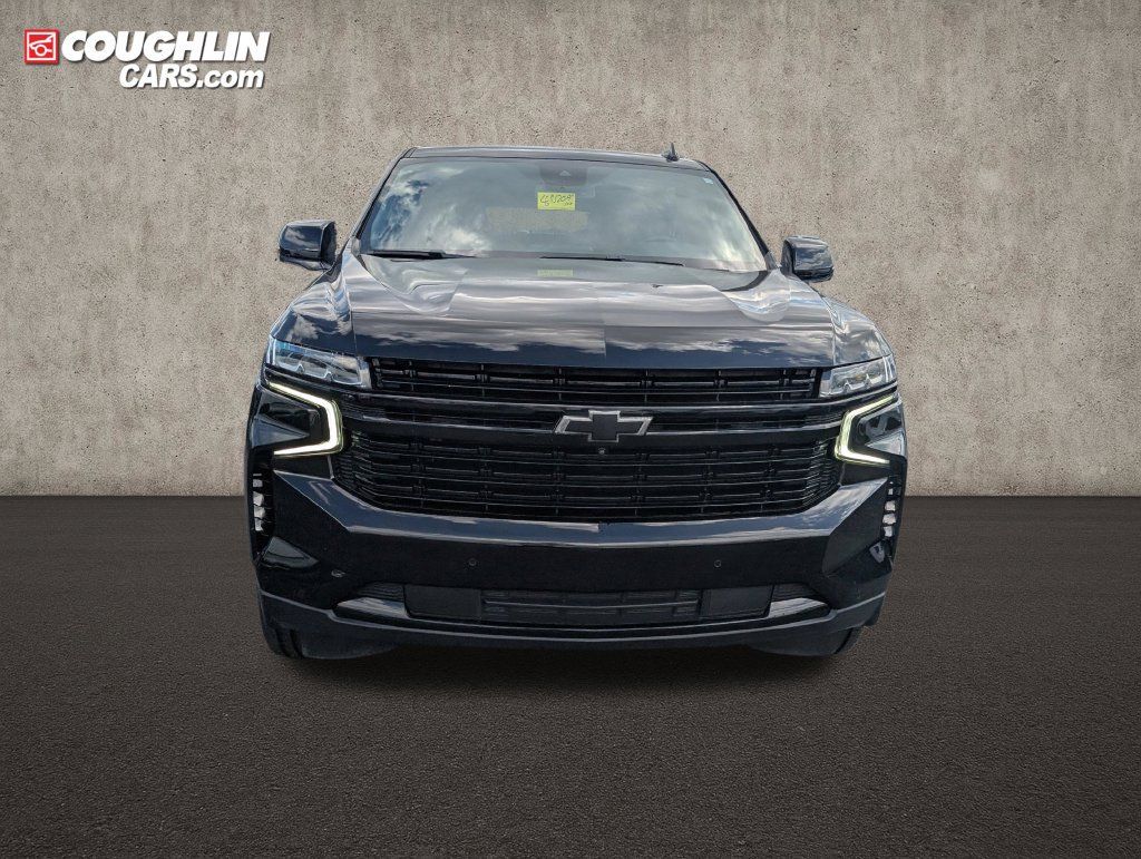 Used 2023 Chevrolet Suburban RST w/ Luxury Package AWD/4WD image 2