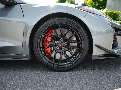 Used 2023 Chevrolet Corvette Z06 w/ Stealth Interior Trim Package RWD image 13
