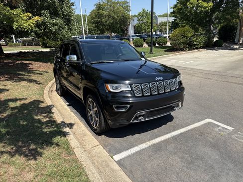 Used 2020 Jeep Grand Cherokee Overland AWD/4WD image 2