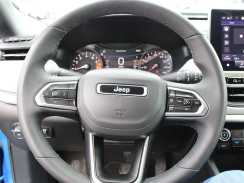 Used 2025 Jeep Compass Limited AWD/4WD image 13
