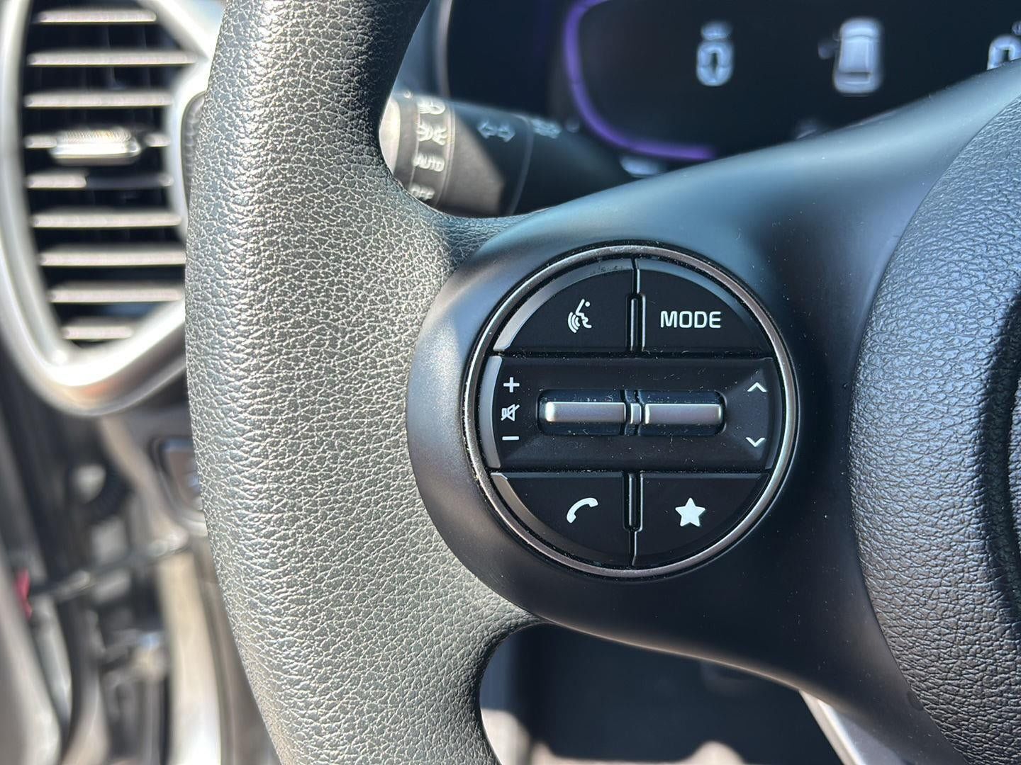 Used 2025 Kia Soul LX w/ LX Technology Package FWD image 13