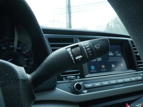 Used 2018 Hyundai Elantra SEL image 27