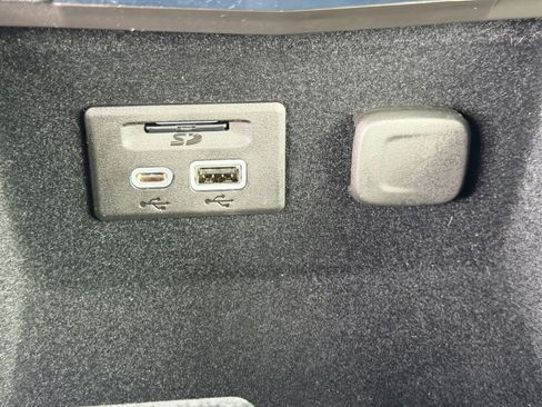 Certified 2023 Cadillac XT4 Sport w/ LPO, Onyx Lite Package image 24