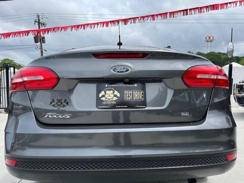 Used 2018 Ford Focus SE w/ Cold Weather Package FWD image 6