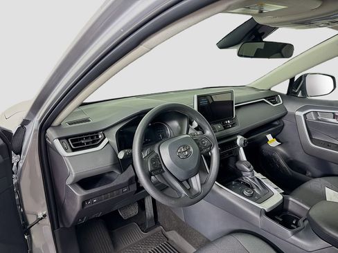 Used 2025 Toyota RAV4 XLE w/ Convenience Package image 9