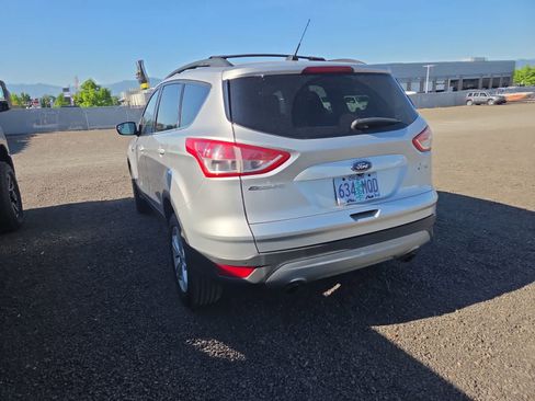 Used 2016 Ford Escape SE w/ Equipment Group 201A AWD/4WD image 3