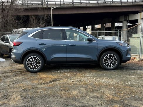 New 2026 Ford Escape SE w/ PHEV Premium Package image 3