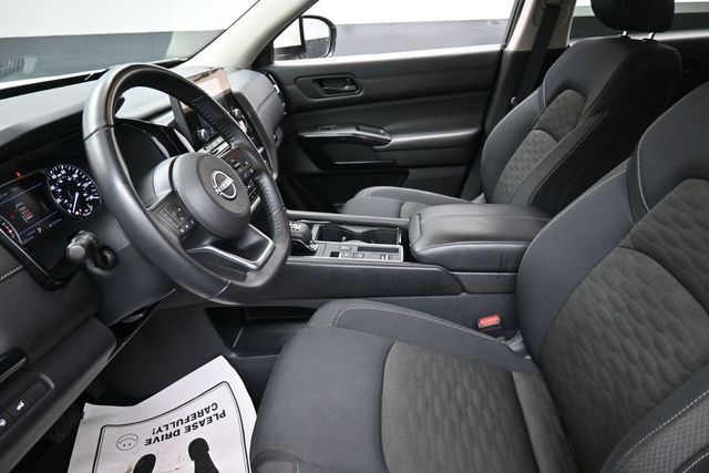 Used 2025 Nissan Pathfinder SV FWD image 16