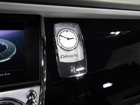 Used 2019 Rolls-Royce Dawn RWD image 34