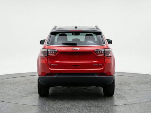Used 2025 Jeep Compass Limited AWD/4WD image 7
