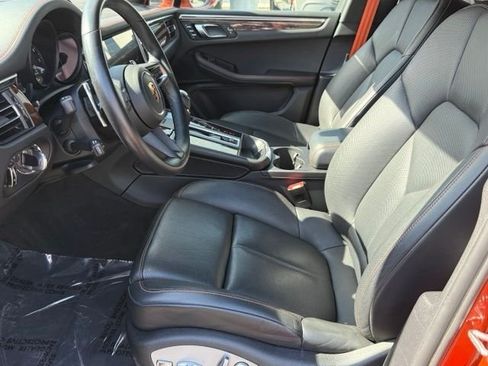 Used 2023 Porsche Macan AWD/4WD image 5
