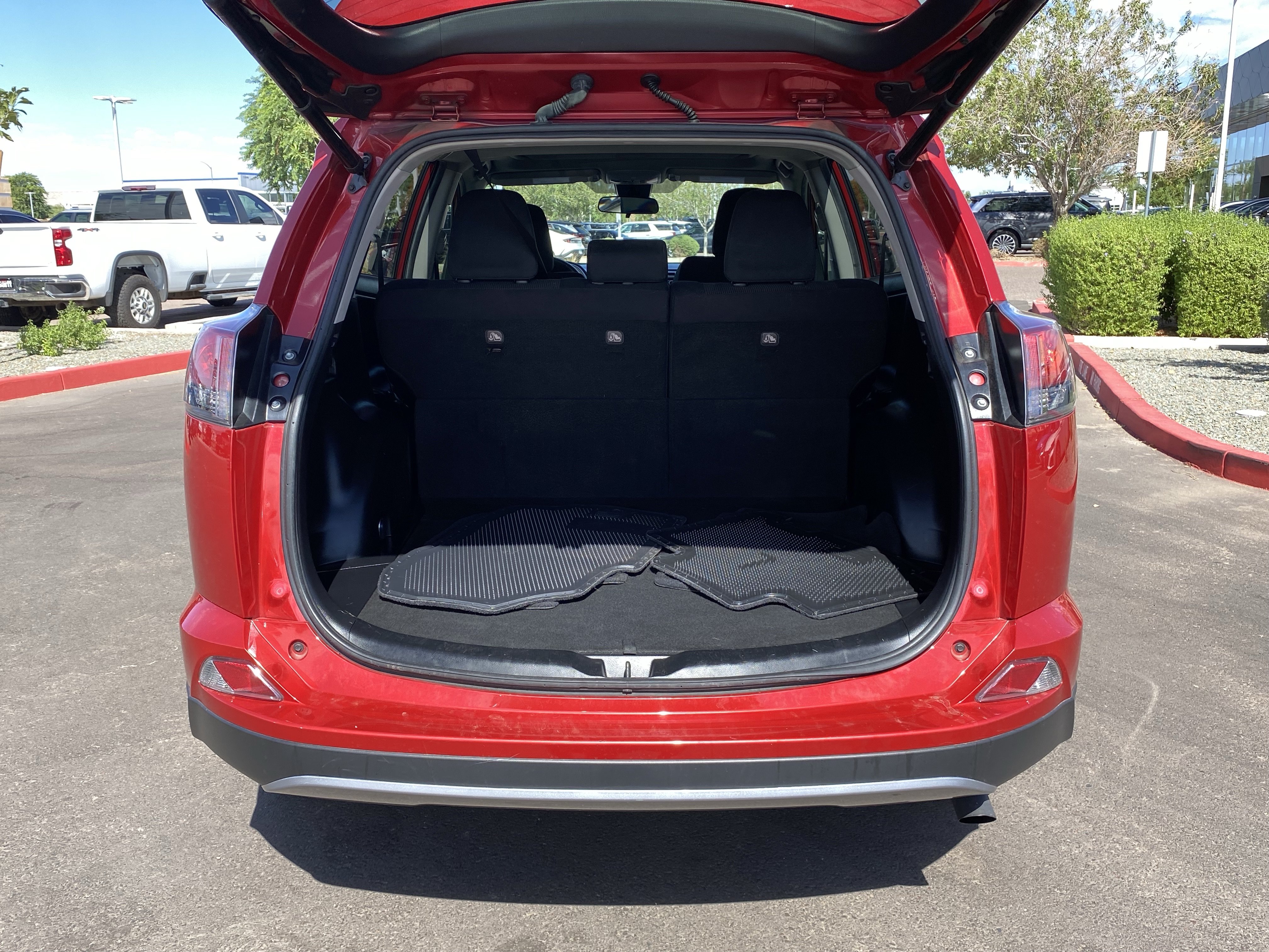 Used 2017 Toyota RAV4 XLE w/ Carpet Mat Package FWD image 14