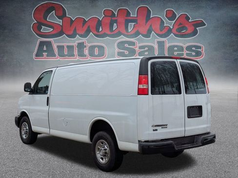 Used 2015 Chevrolet Express 2500 image 4