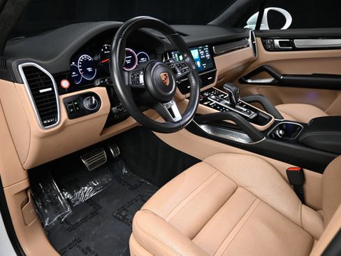 Used 2019 Porsche Cayenne Turbo w/ Premium Plus Package image 48