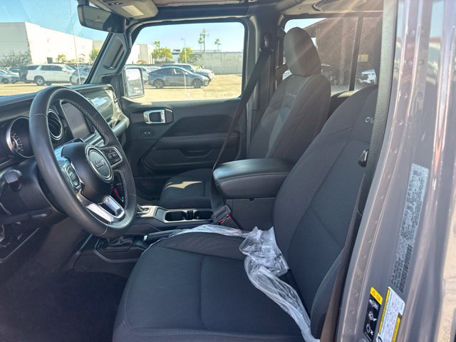 Used 2023 Jeep Gladiator Overland AWD/4WD image 9
