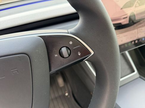 Used 2026 Tesla Model Y AWD image 16