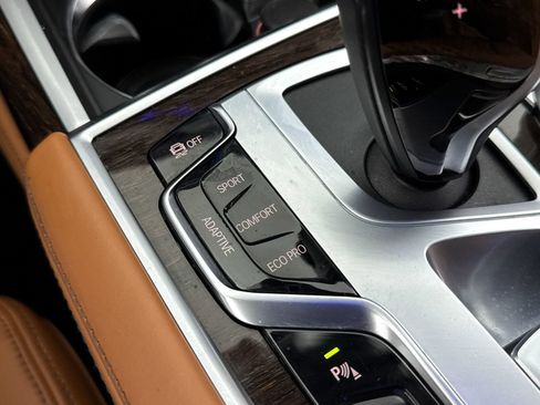 Used 2020 BMW 750i xDrive AWD/4WD image 9