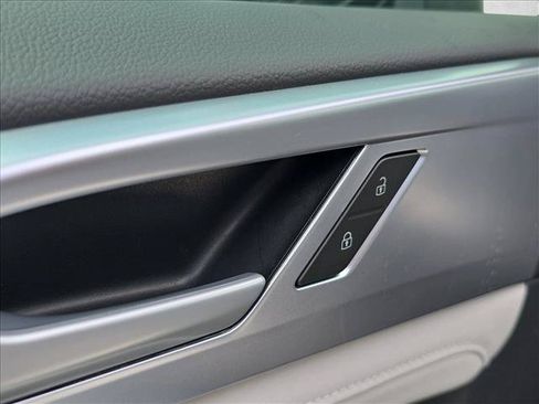 New 2026 Volkswagen Taos SE FWD image 6