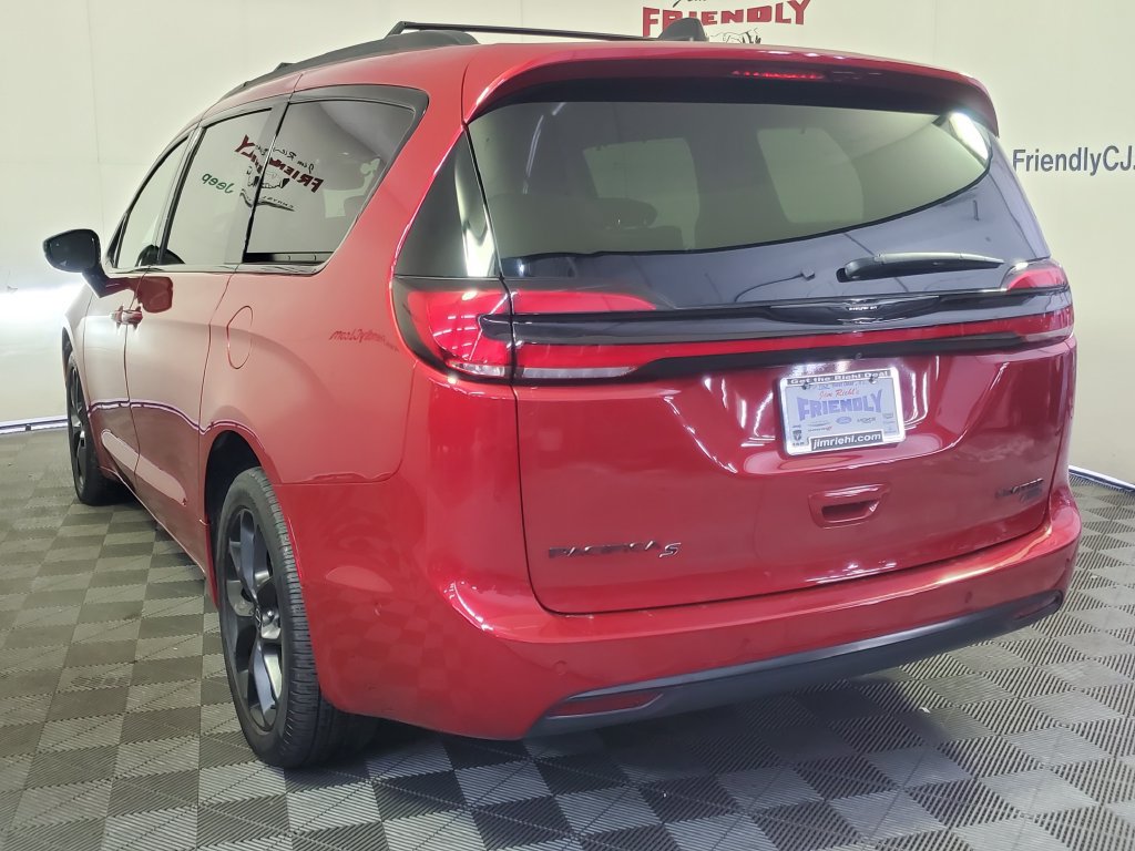 Used 2025 Chrysler Pacifica Limited AWD/4WD image 4