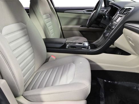 Used 2017 Ford Fusion SE image 16