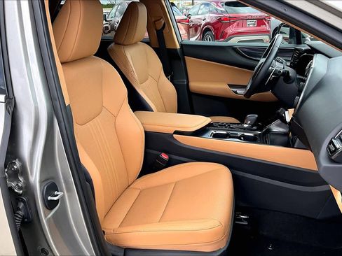 Used 2025 Lexus NX 250 FWD w/ Accessory Package (Z1) image 9