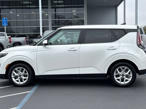 Used 2023 Kia Soul LX w/ LX Technology Package image 6