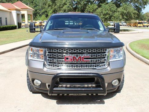 Used 2013 GMC Sierra 2500 Denali w/ Suspension Package, Off-Road AWD/4WD image 6