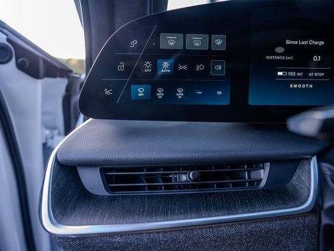 Used 2023 Lucid Air Touring image 8