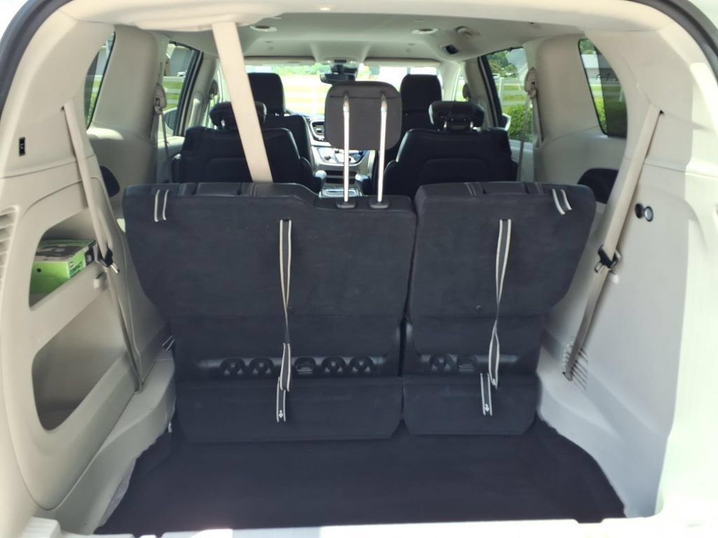 Used 2022 Chrysler Pacifica Touring-L FWD image 15
