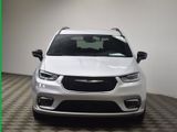 New 2026 Chrysler Pacifica Select image 2