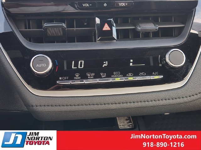 Used 2025 Toyota Corolla SE w/ SE Premium Package FWD image 20