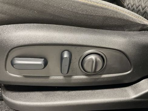 Used 2024 Chevrolet Equinox LT AWD/4WD image 12