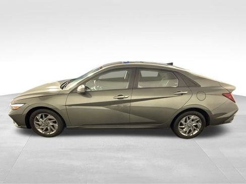 Used 2024 Hyundai Elantra SEL FWD image 6