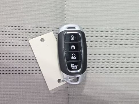 Certified 2025 Hyundai Venue SEL FWD image 31