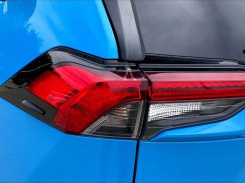 Used 2021 Toyota RAV4 XLE Premium FWD image 27