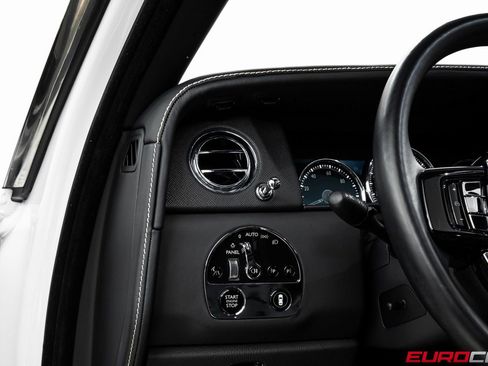 Used 2020 Rolls-Royce Cullinan image 24