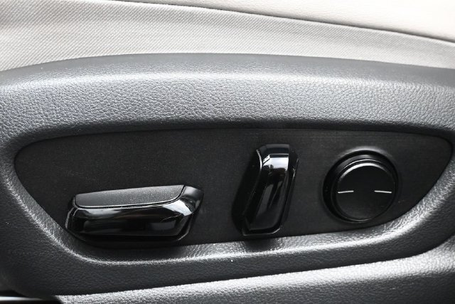 Used 2019 Lexus UX 200 w/ Premium Package FWD image 11
