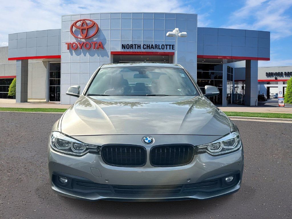 Used 2017 BMW 320i Sedan RWD image 4