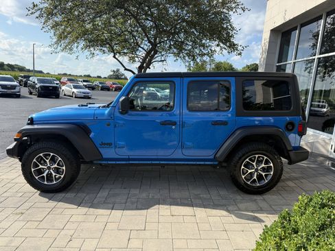 Used 2024 Jeep Wrangler Unlimited Sport AWD/4WD image 4
