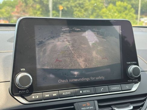 Used 2025 Nissan Altima 2.5 SV FWD image 17