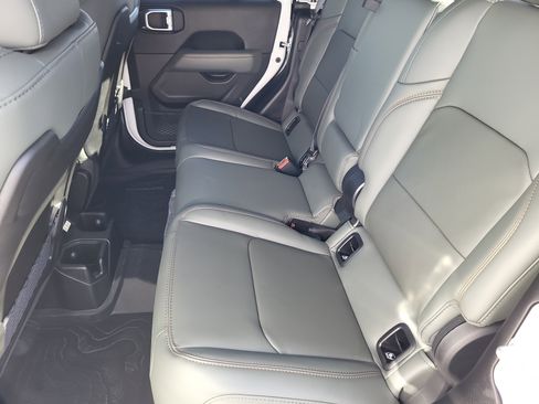 New 2025 Jeep Gladiator Mojave image 25