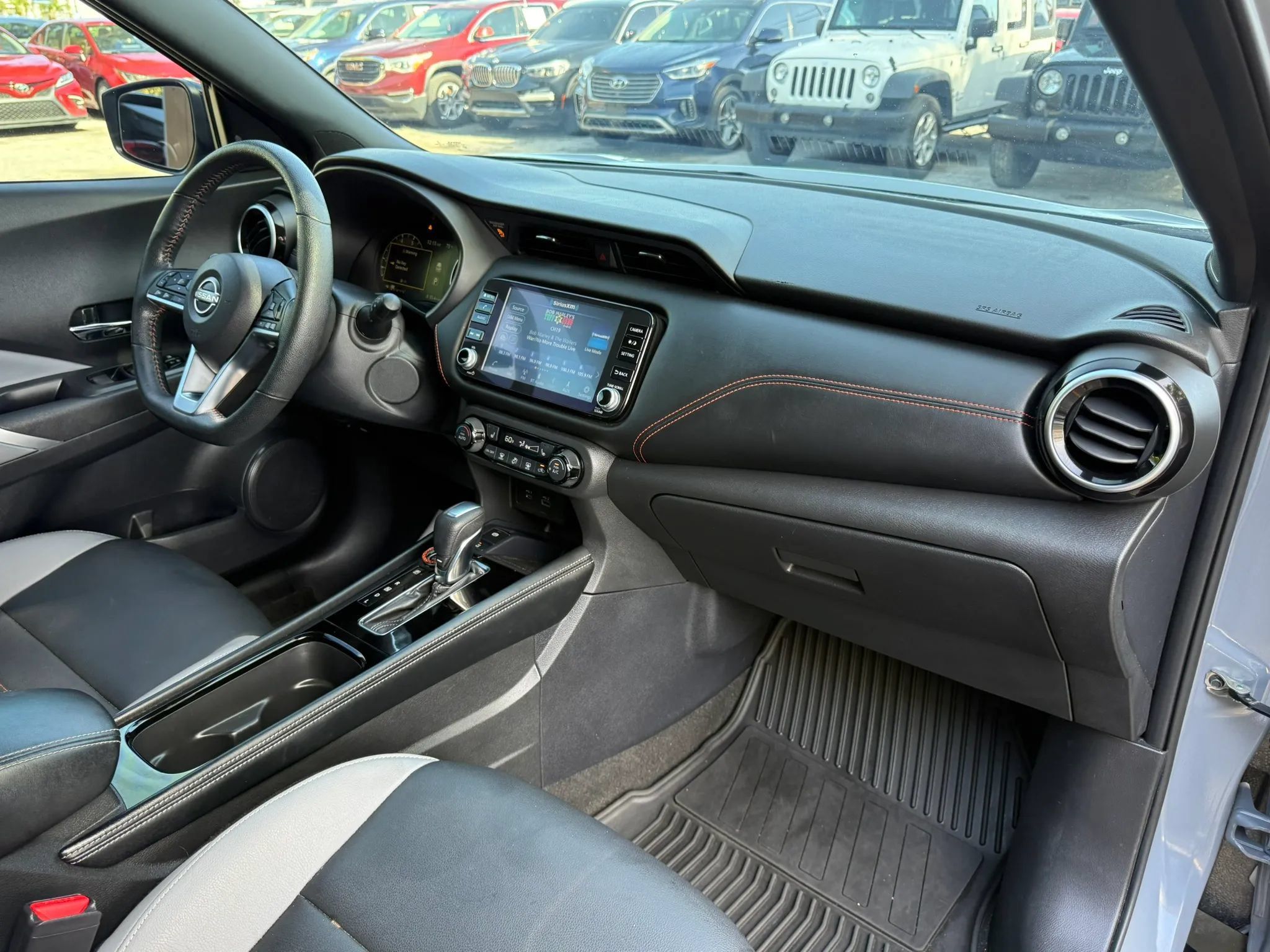 Used 2023 Nissan Kicks SR w/ SR Premium Package FWD image 13