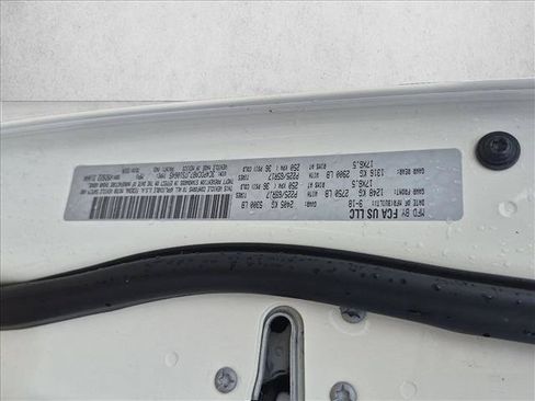 Used 2018 Dodge Journey SE w/ Connectivity Group FWD image 15