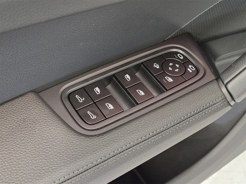 Used 2025 Porsche Cayenne Base image 15