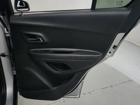 Used 2019 Chevrolet Trax LT w/ LT Convenience Package AWD/4WD image 26
