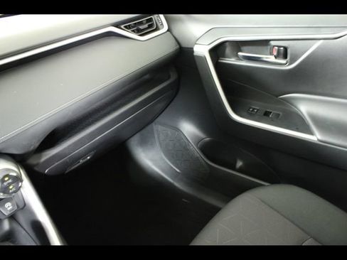 Used 2024 Toyota RAV4 XLE FWD image 16