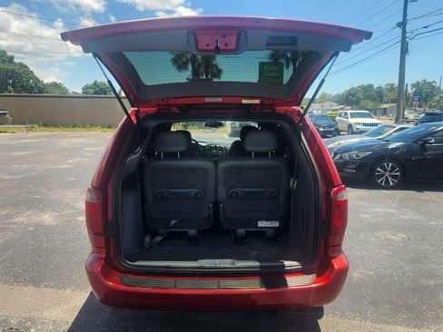 Used 2004 Chrysler Town & Country Limited FWD image 12