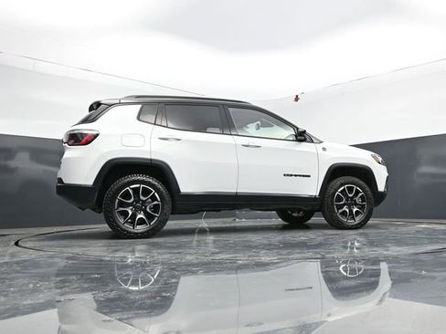 Used 2025 Jeep Compass Trailhawk AWD/4WD image 55