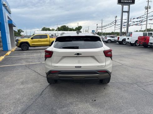 New 2026 Chevrolet Trax ACTIV w/ Sunroof Package FWD image 4