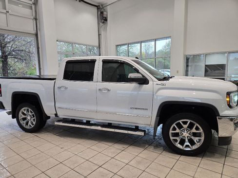 Used 2018 GMC Sierra 1500 SLT image 4
